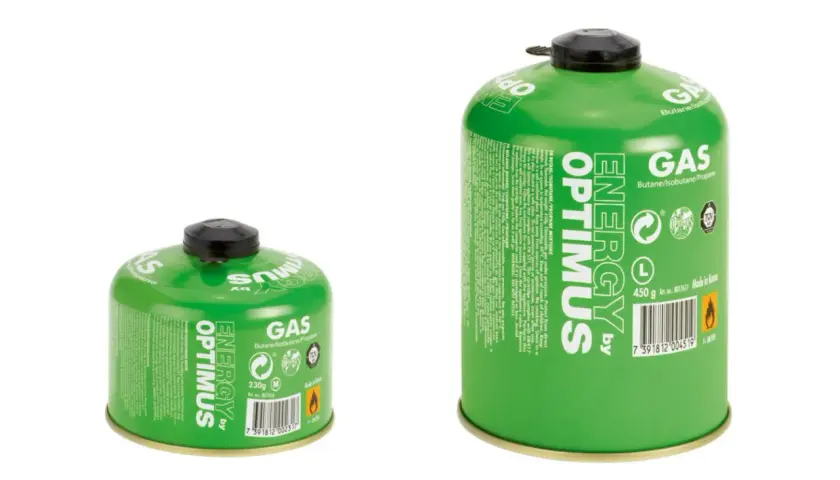 Dwa zielone kartusze gazowe Energy Optimus: mniejszy 230g i większy 450g. Różne rodzaje kartuszy gazowych do turystycznych kuchenek.